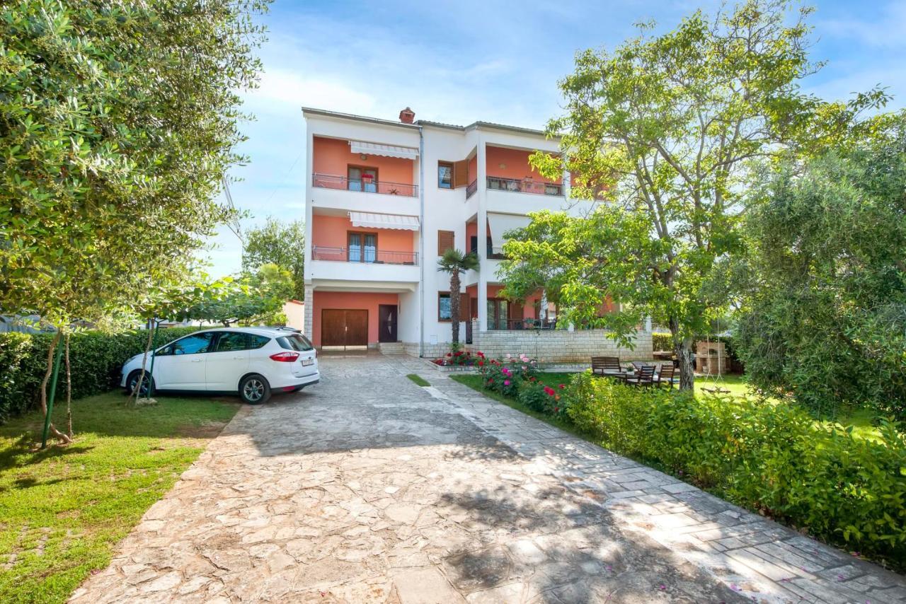 Apartments Adria Ровин Екстериор снимка