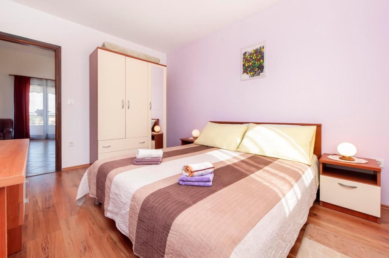 Apartments Adria Ровин Екстериор снимка