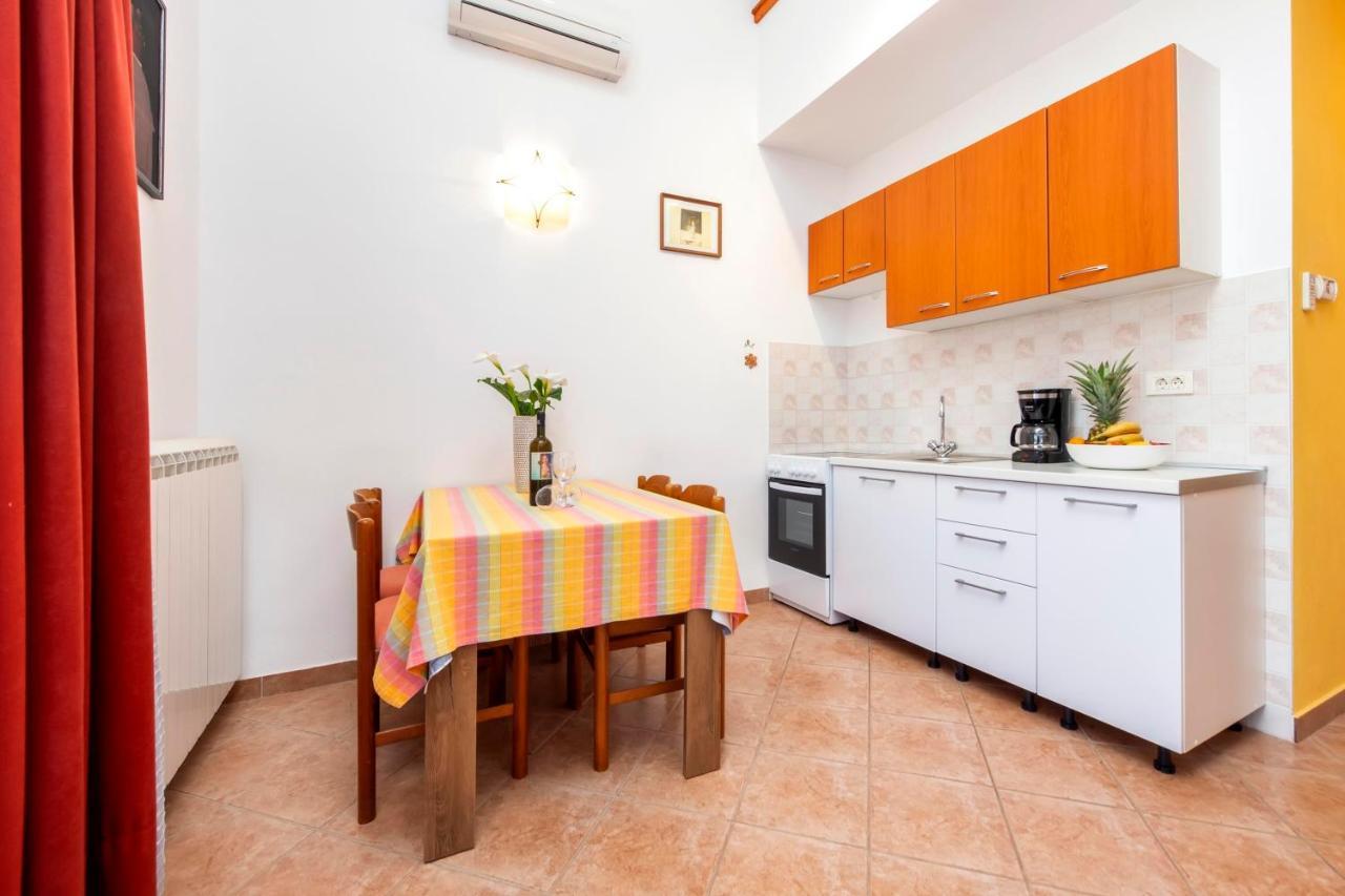 Apartments Adria Ровин Екстериор снимка