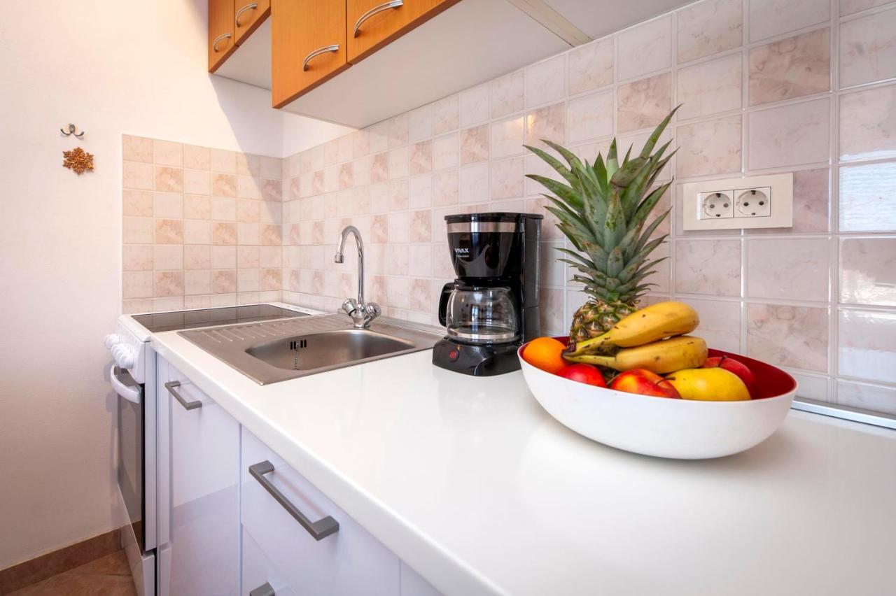 Apartments Adria Ровин Екстериор снимка