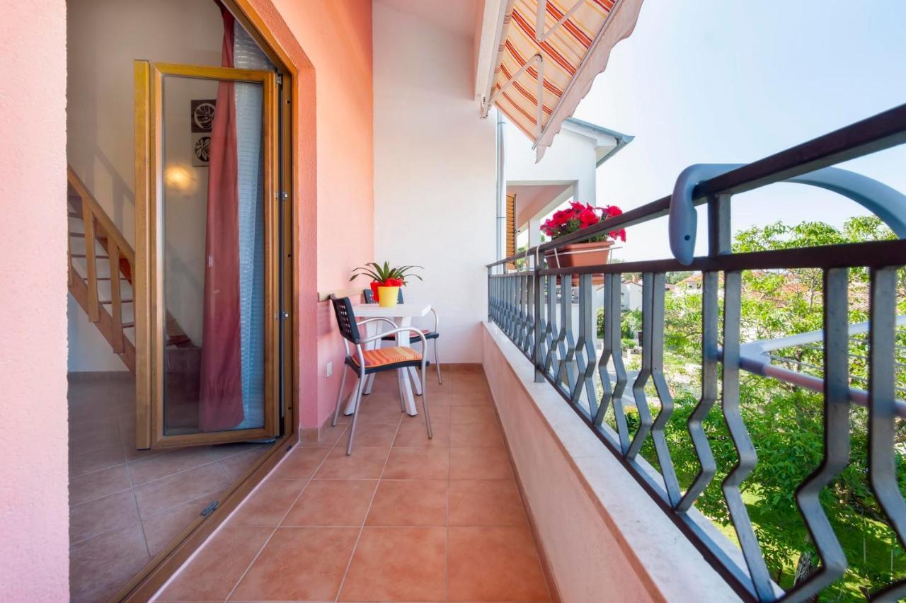 Apartments Adria Ровин Екстериор снимка