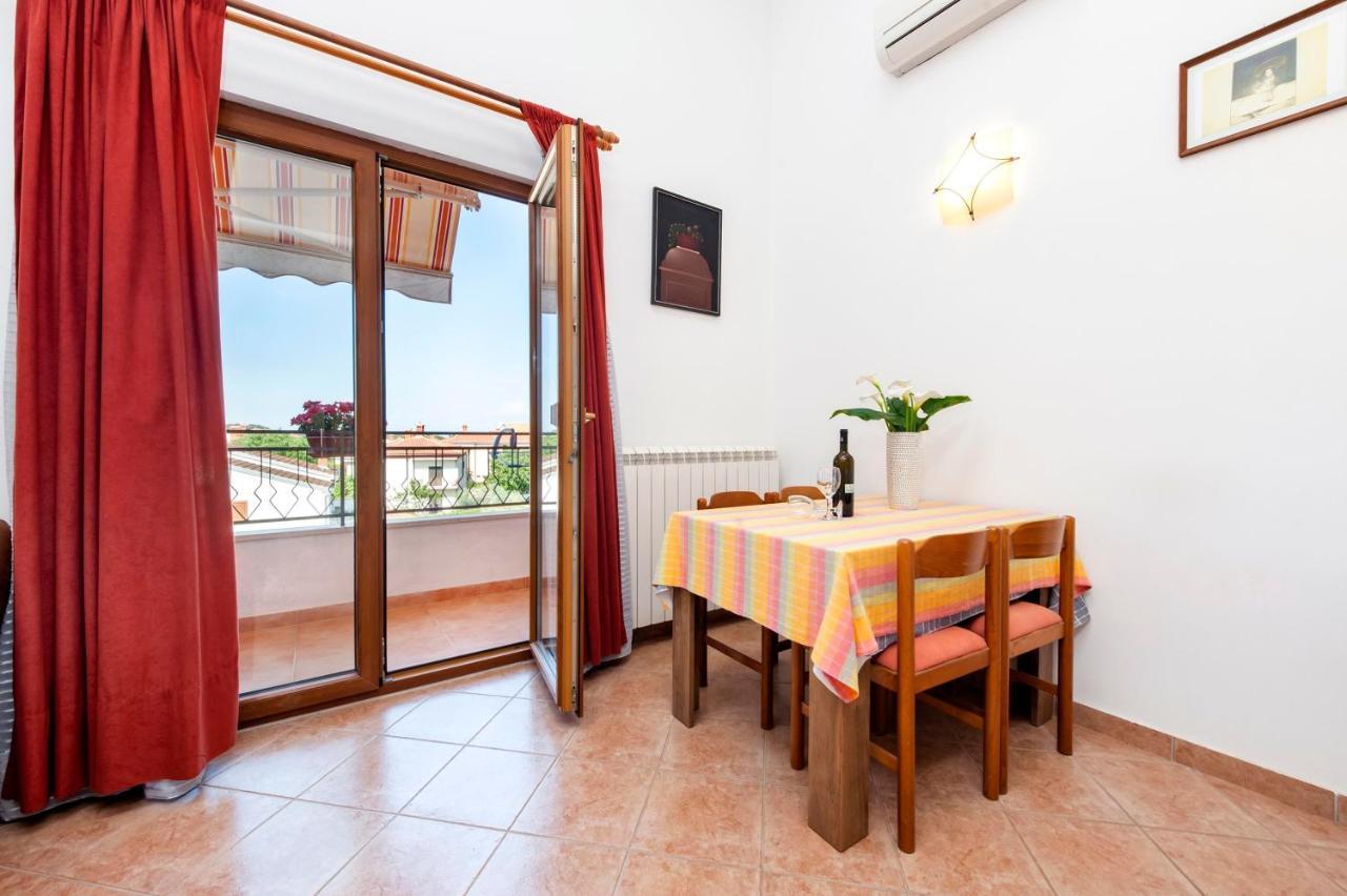 Apartments Adria Ровин Екстериор снимка