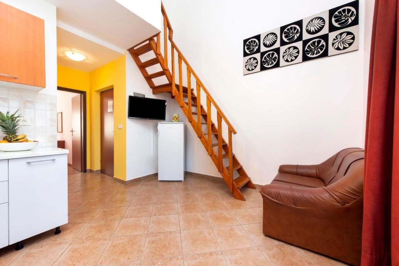 Apartments Adria Ровин Екстериор снимка