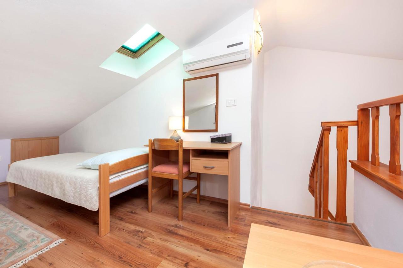 Apartments Adria Ровин Екстериор снимка