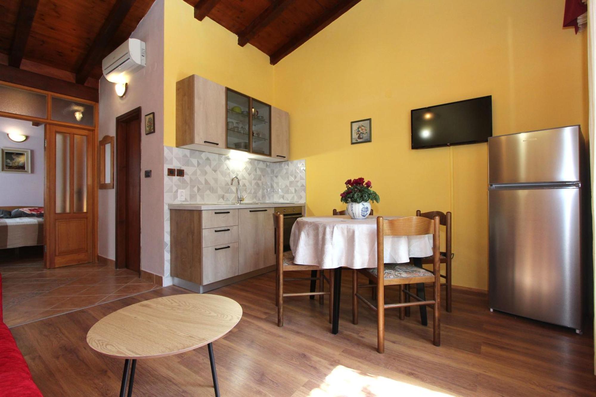 Apartments Adria Ровин Екстериор снимка